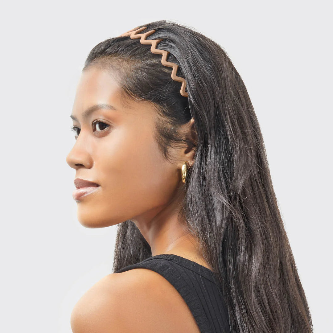 Woman with a Kitsch neutral headband 