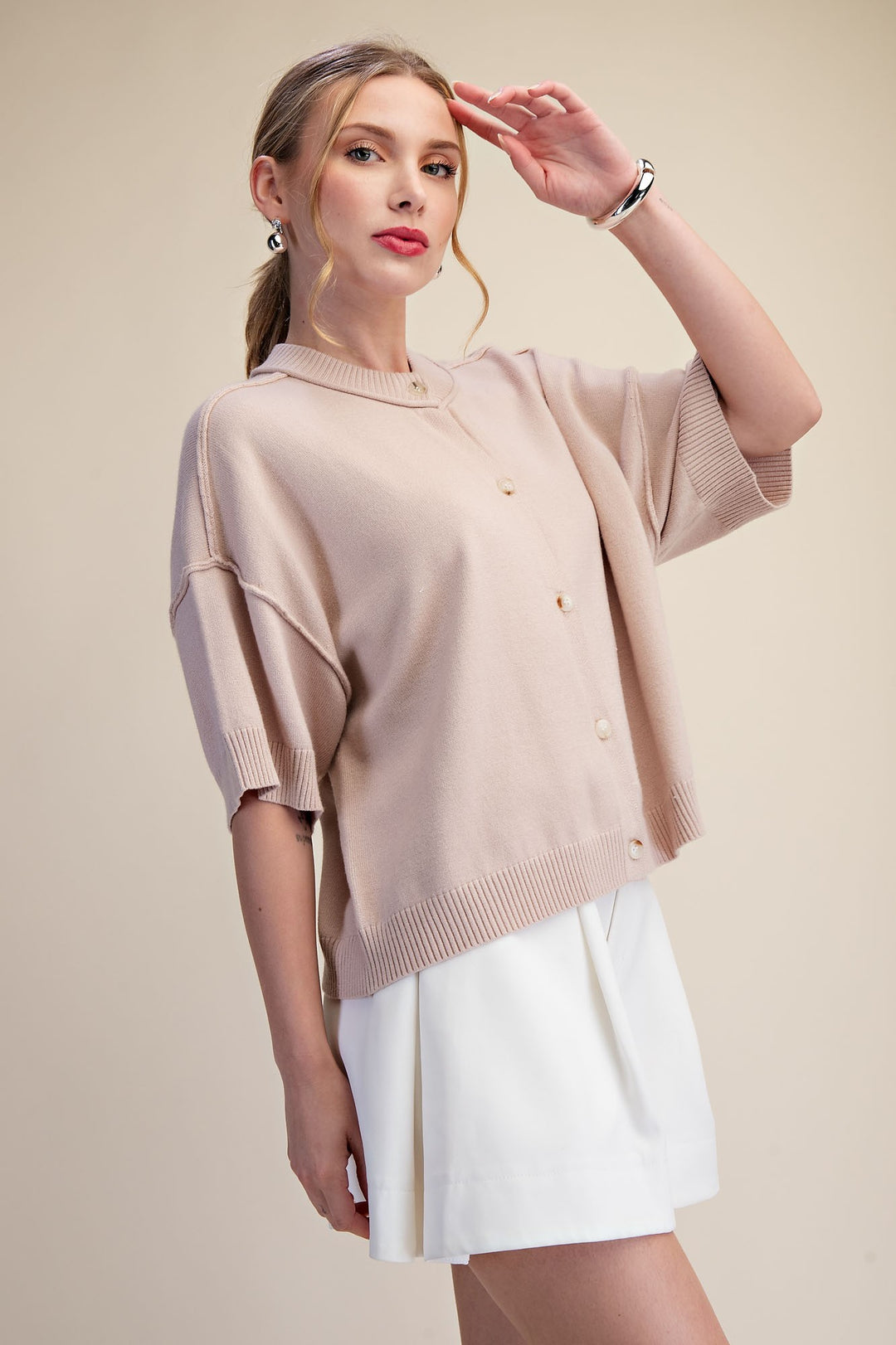 Beige knit top to wear open or buttoned up