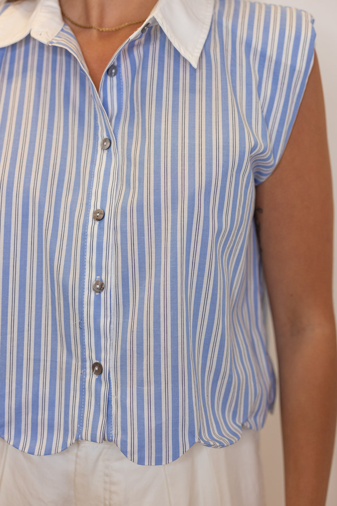 blue stripe scalloped hem crop top