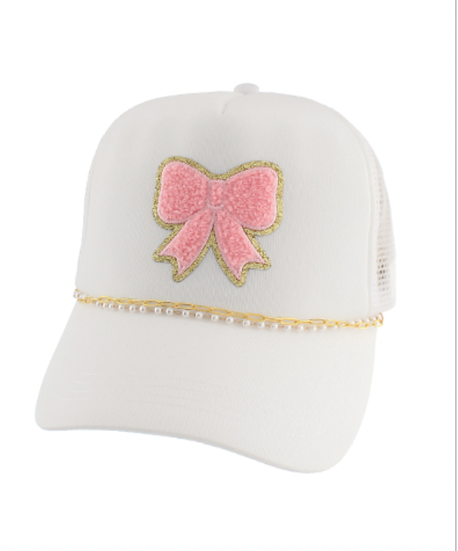 PEARl chain bow trucker hat white