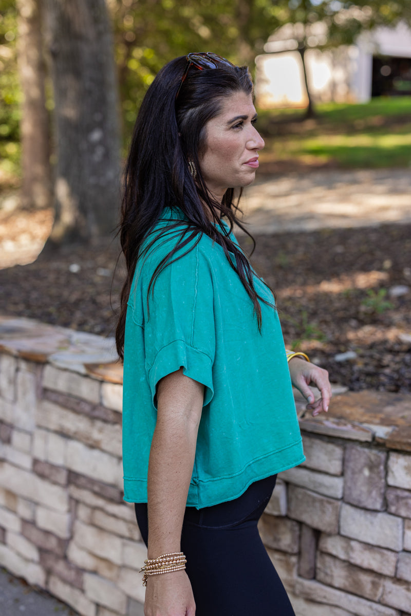 green cropped basic tee