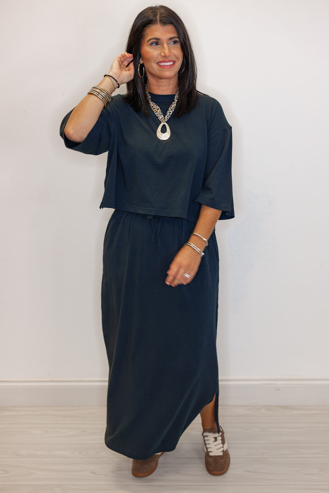 Women's navy knit maxi skirt and short sleeve top