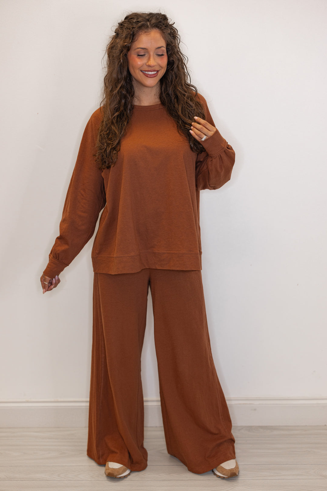 Women's chestnut brown athleisure long sleeve tee and pants set