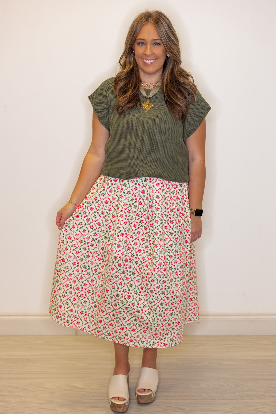 Women's trendy olive green short sleeve sweater knit top by Wishlist, perfect for fall 