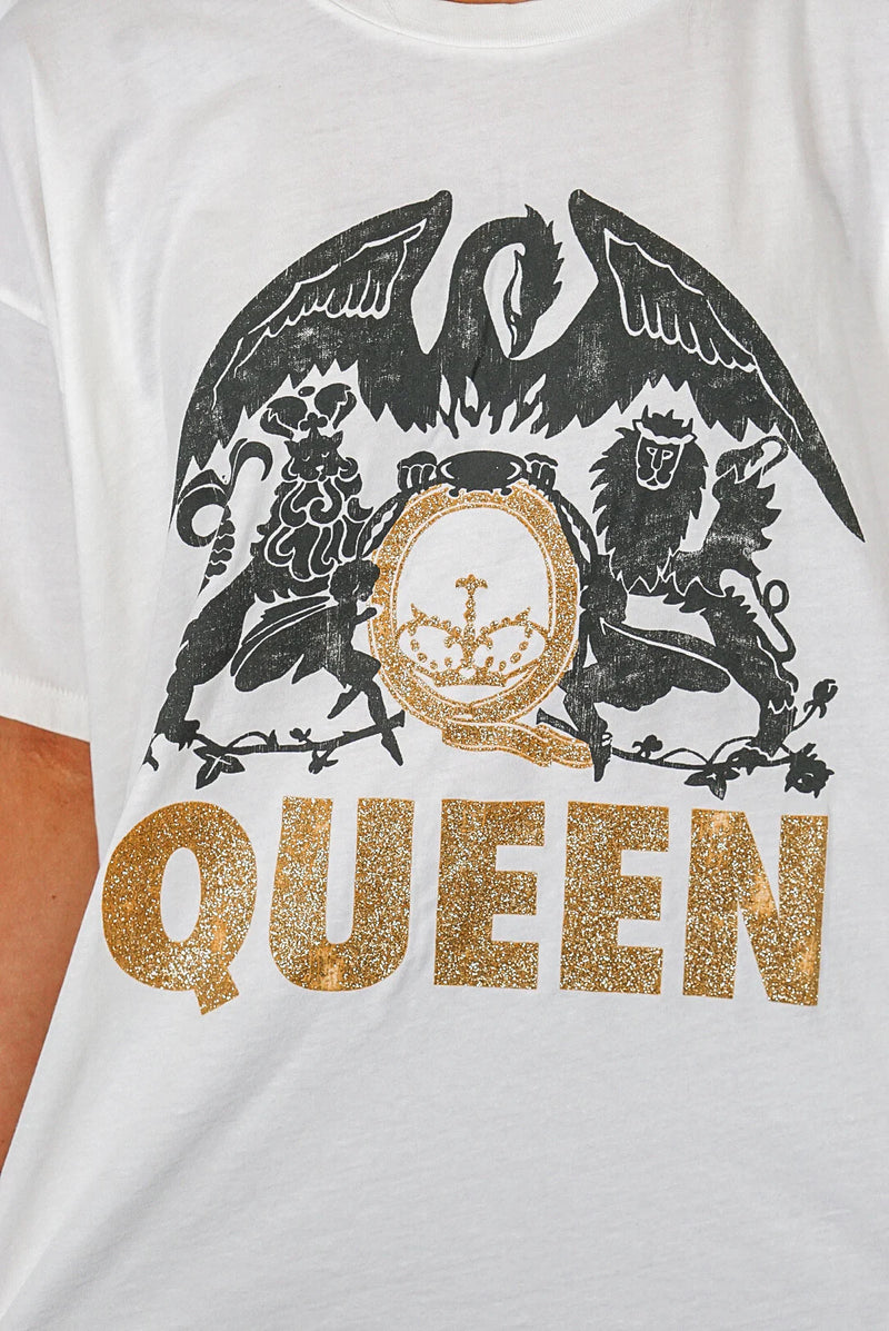 daydreamer queen crest graphic tee