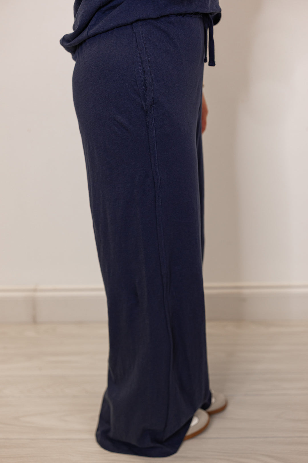 Side view of Women's navy blue athleisure pants set