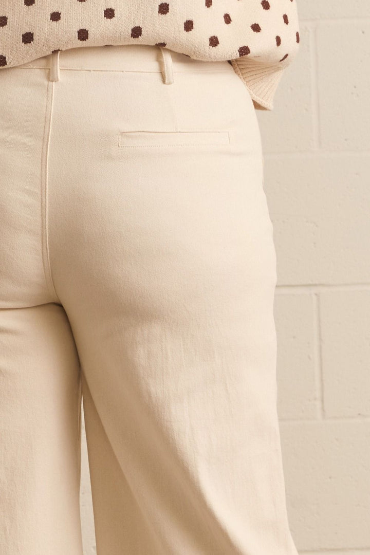 Entro plus size scalloped denim pants in ecru with wide legs and belt loops