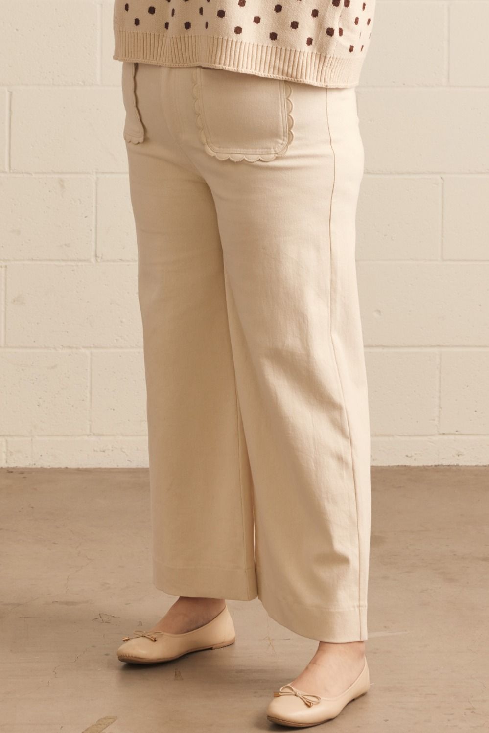 Entro ecru denim pants in plus size with scalloped pockets