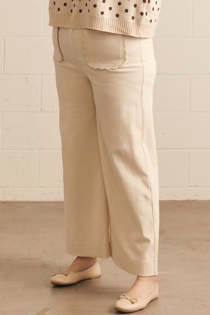 Entro ecru denim pants in plus size with scalloped pockets