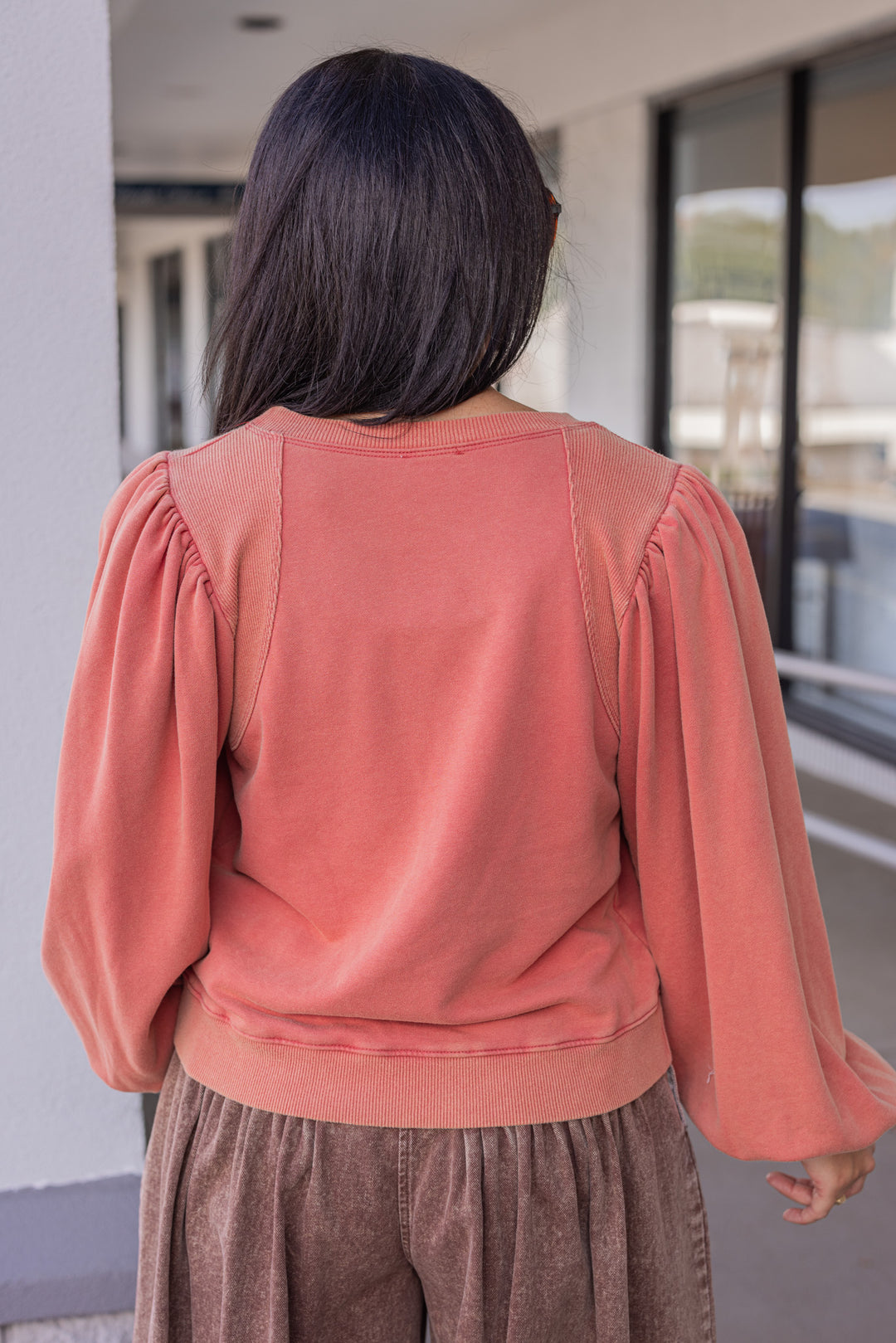 Mineral washed rust balloon sleeve pullover sweatshirt with ribbed details by Jodifl showing up close back view