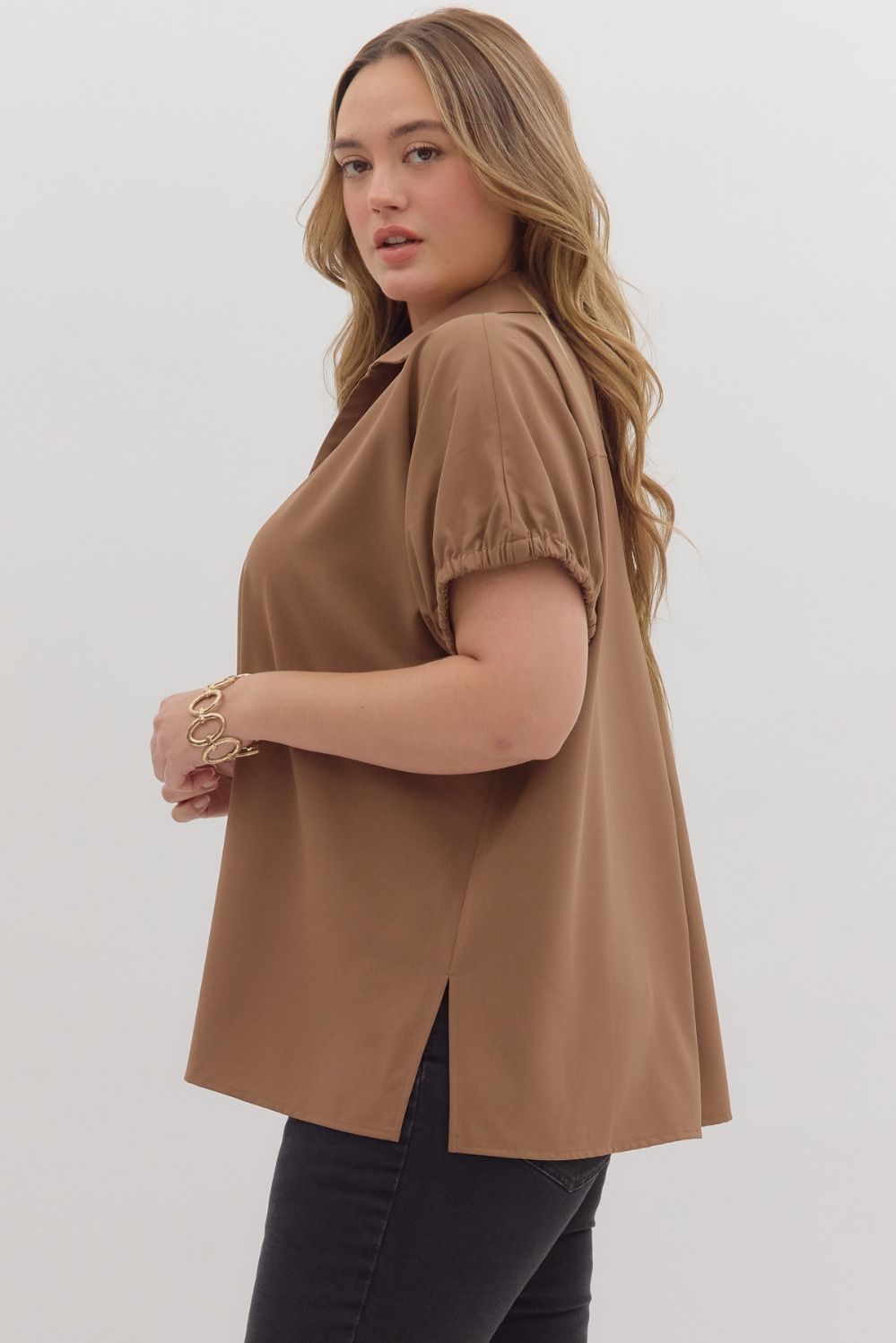 Women's plus size mocha short sleeve top by Entro showing side view