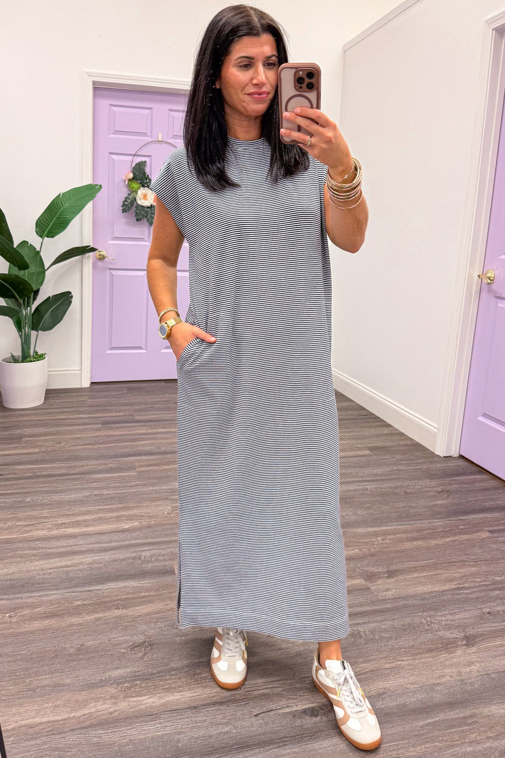 navy and white striped drop shoulder short sleeve crew neckline knit midi dress