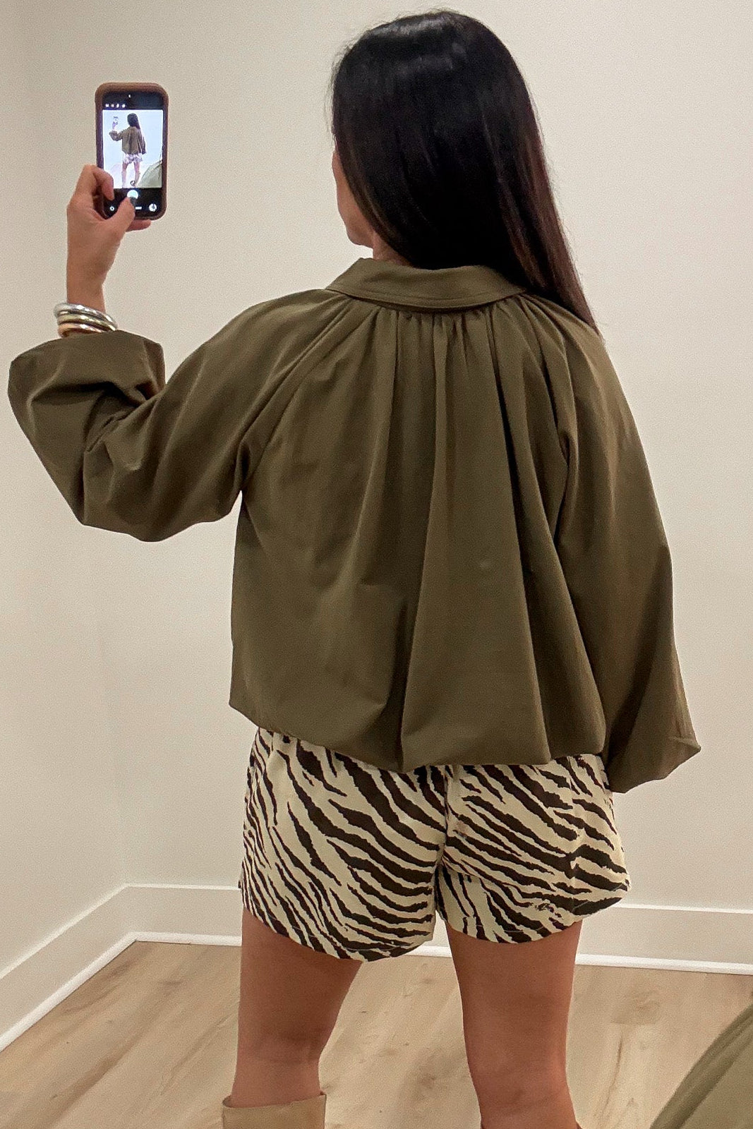 solid olive green cuffed balloon sleeve bubble hem zipper front semi-cropped jacket top