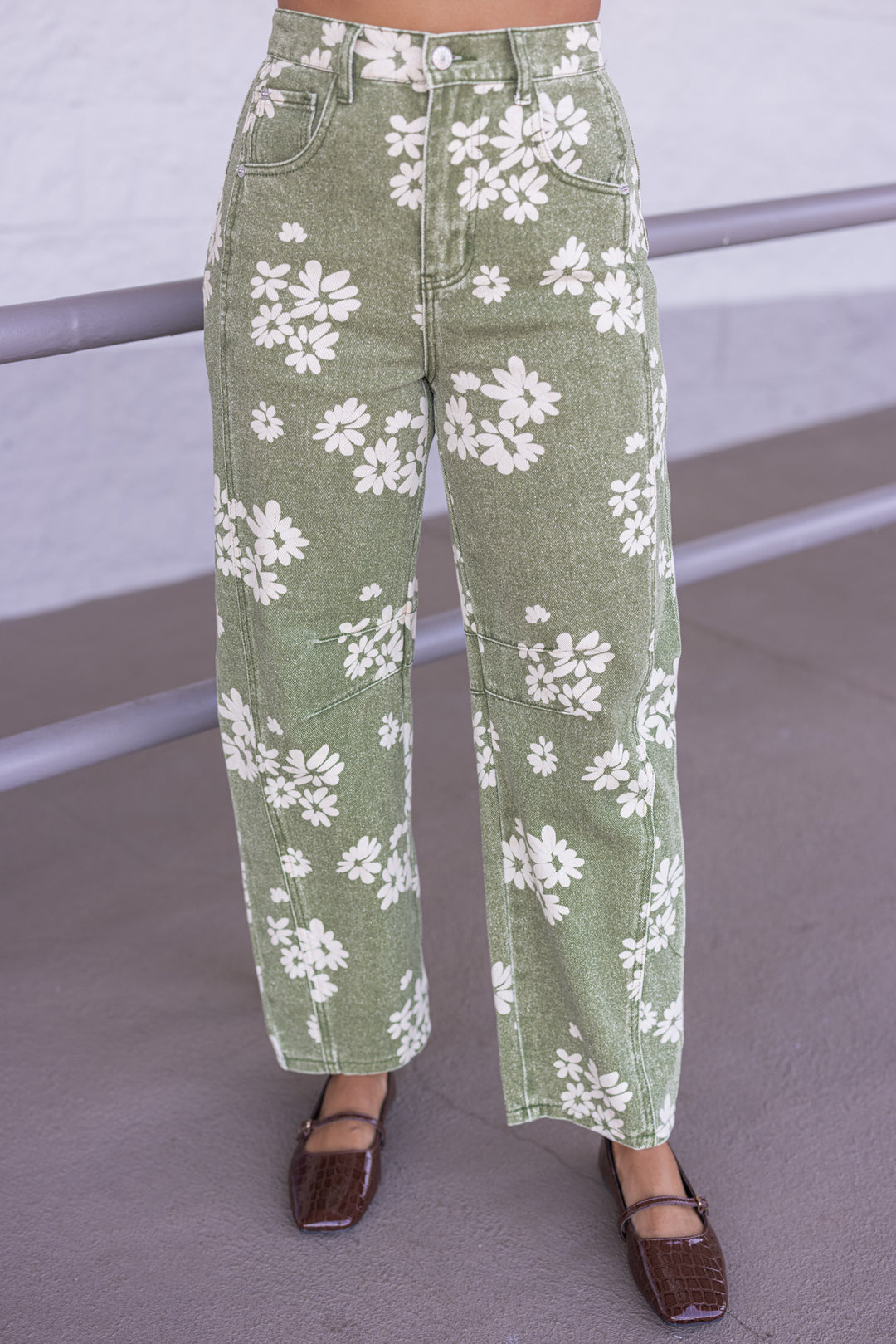 Women's washed olive twill floral print wide leg barrel pants by Entro