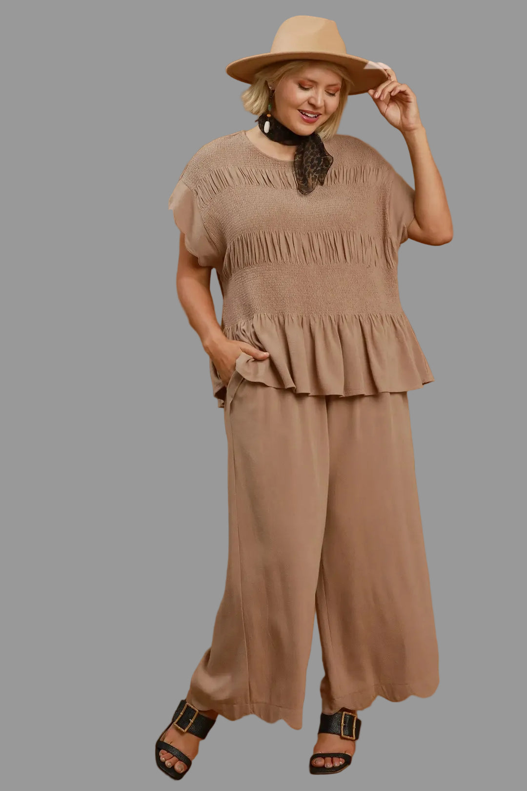 umgee plus size scalloped latte pants set