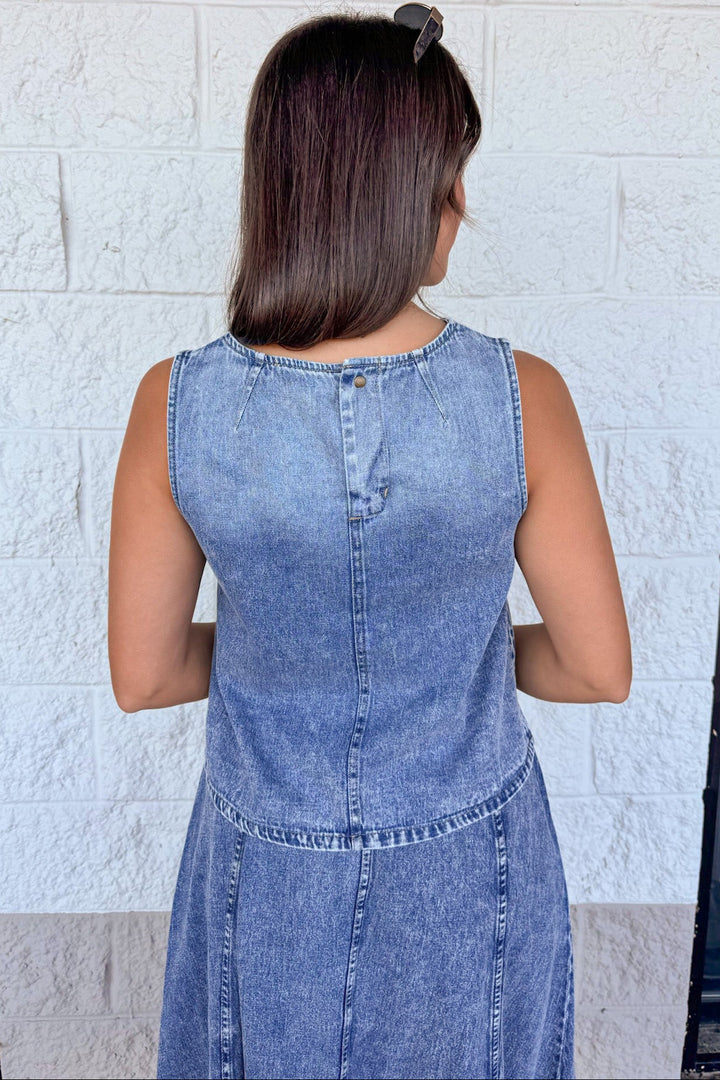 washed blue denim sleeveless crew neckline semi-cropped top with snap closure in back