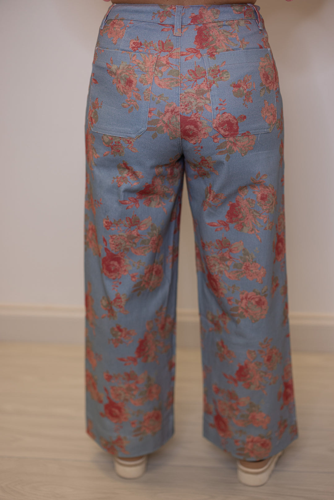 Women's blue twill floral print wide leg pants by Entro showing up close back view